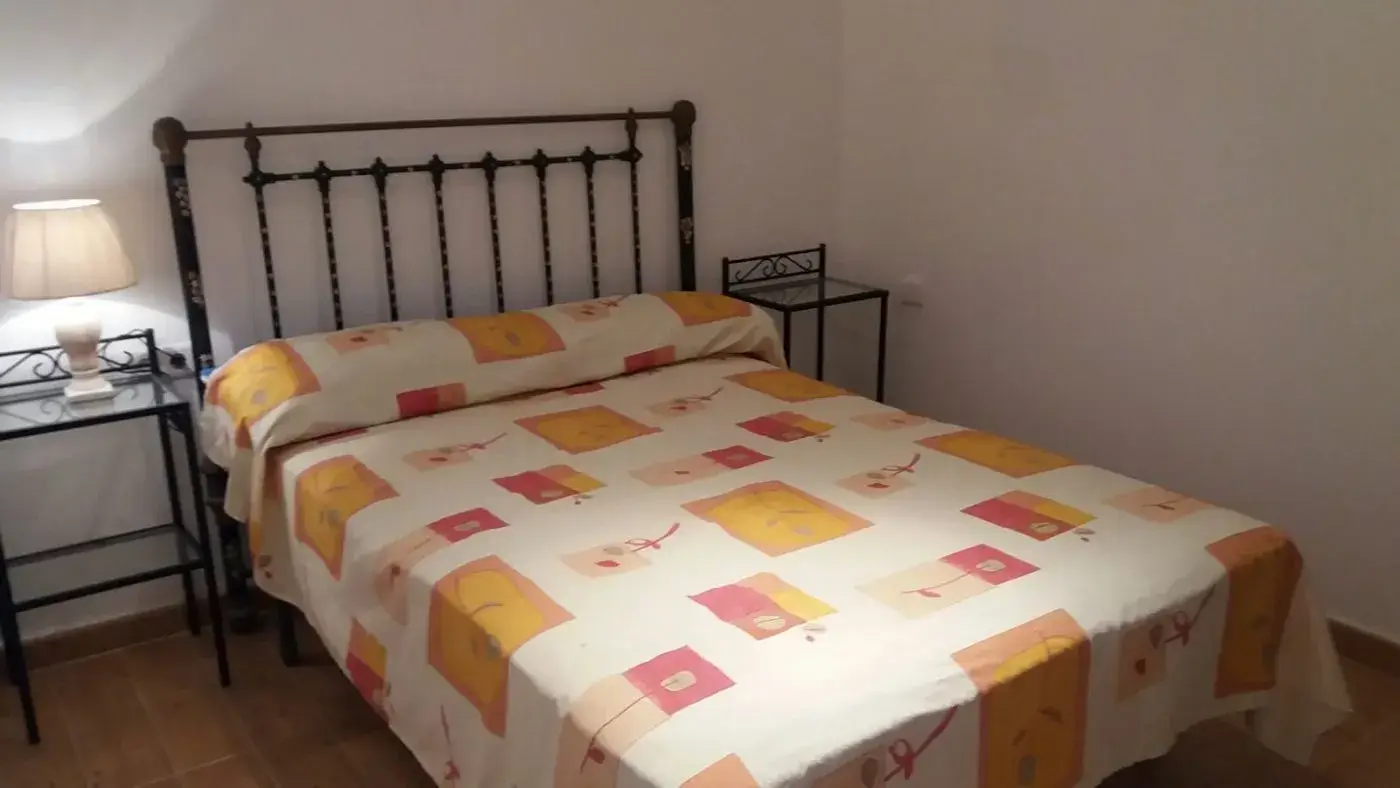 cama-matrimonio-apartamento-caceres
