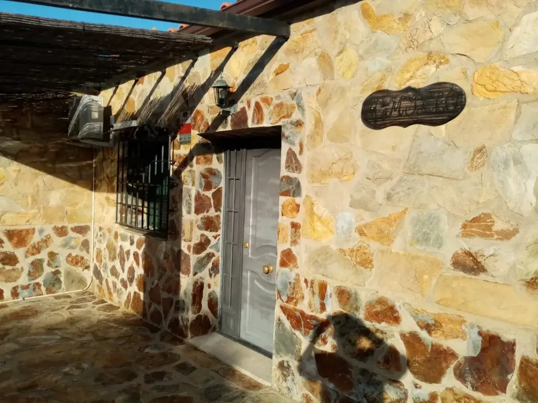 Apartamentos Racha Rachel. Puerta entrada