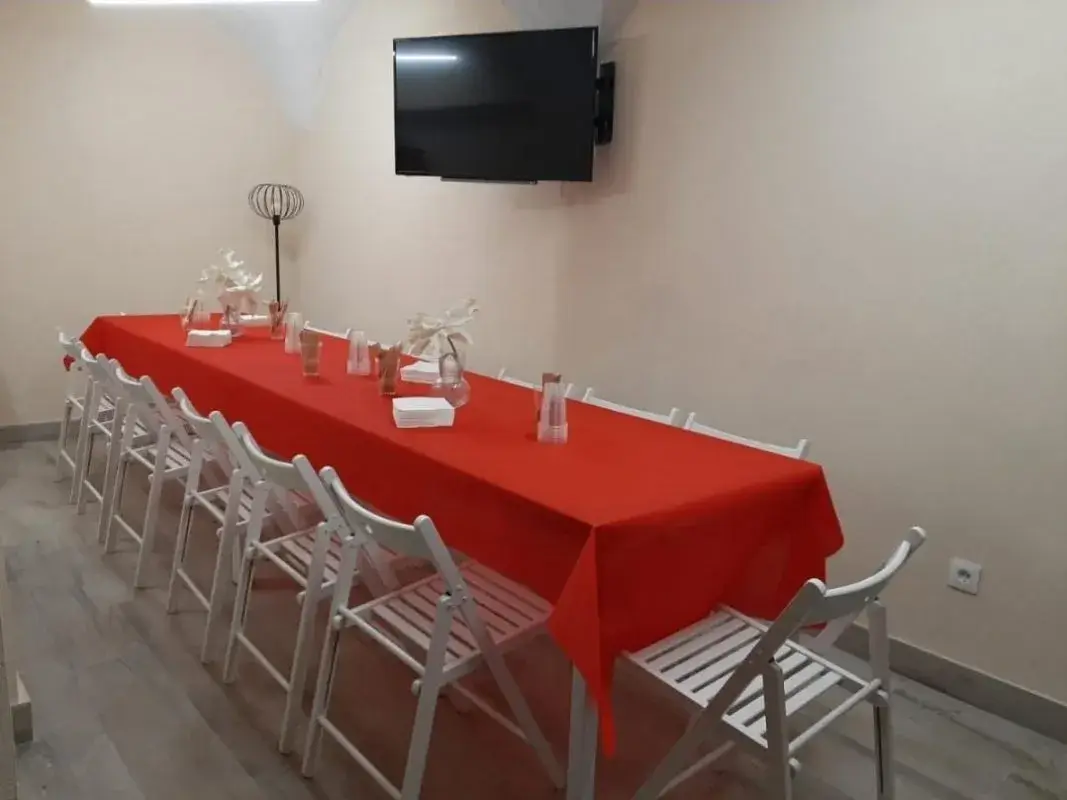 mesa-salon-apartamento-caceres